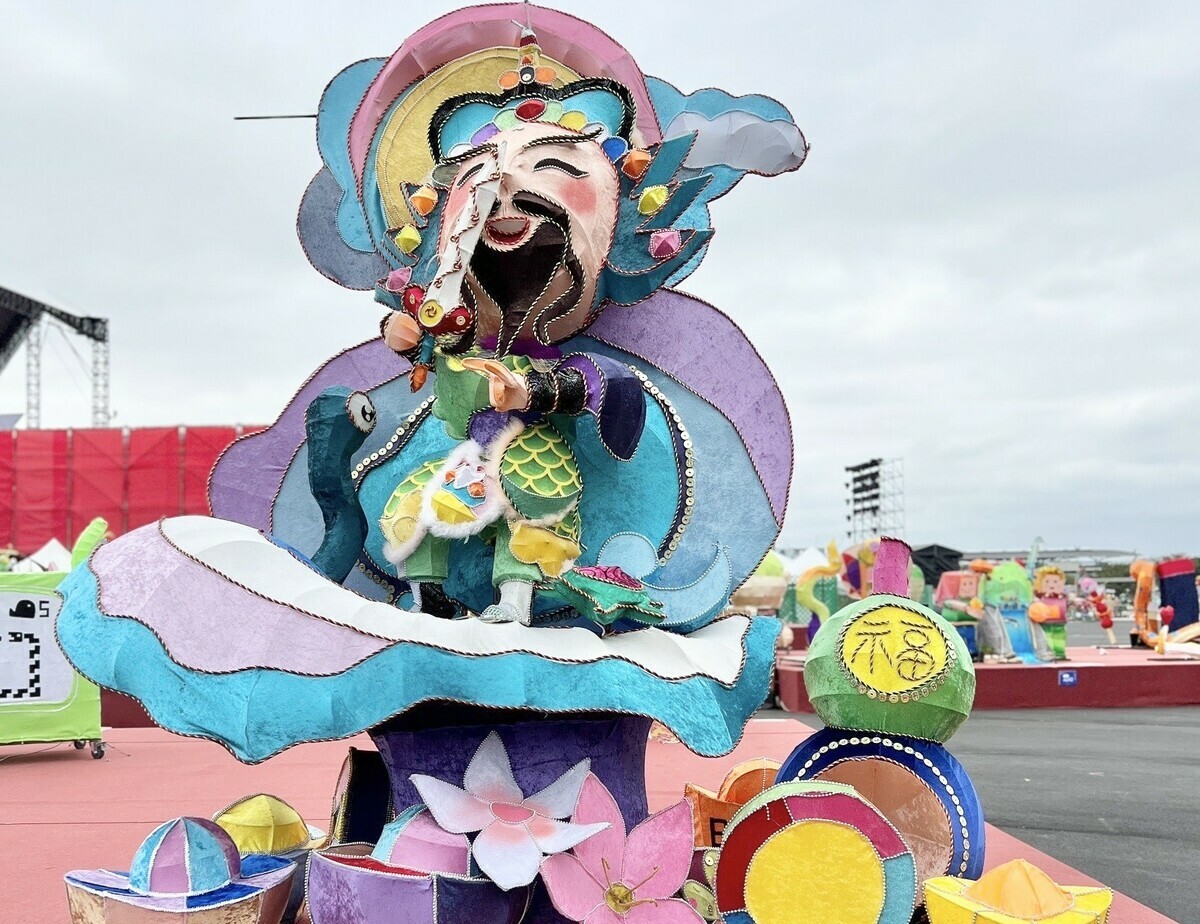 桃園全國花燈競賽特優作品「帝爺賜福」。 圖：高雄市教育局提供