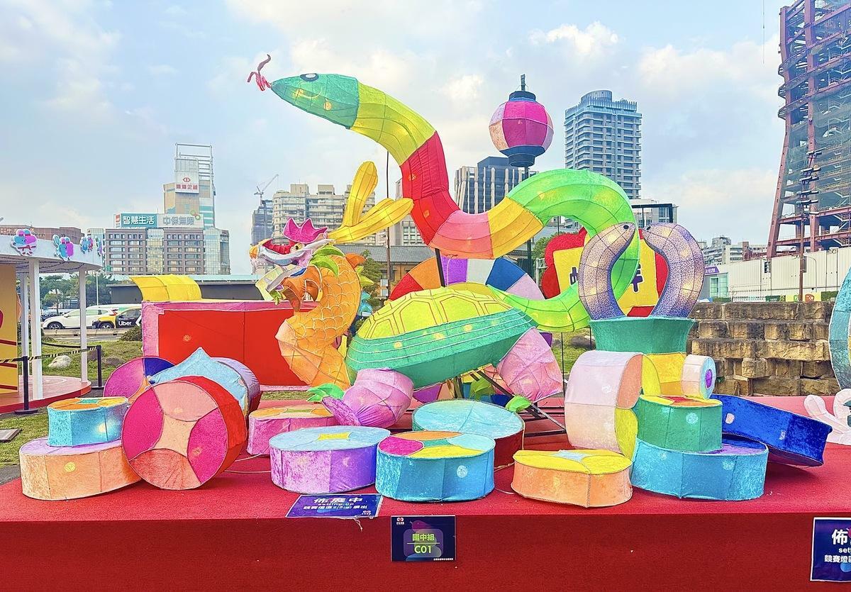 2025台北燈節優等作品「蛇年吉祥」。 圖：高雄市教育局提供