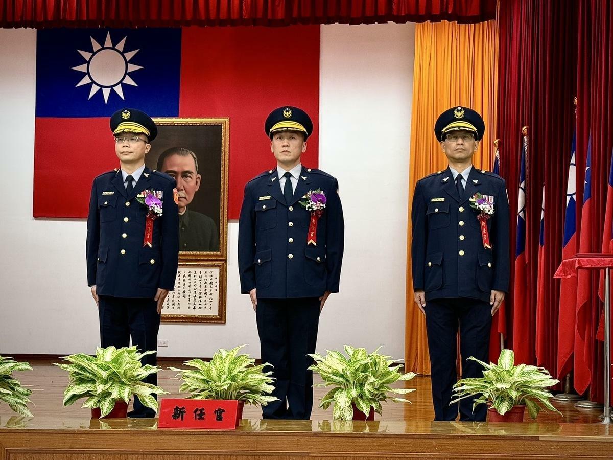 屏東縣警局三位新任分局長，由左至右為屏東分局林明波、潮州分局林俊雄、枋寮分局盧恒隆。 圖：屏東縣政府/提供