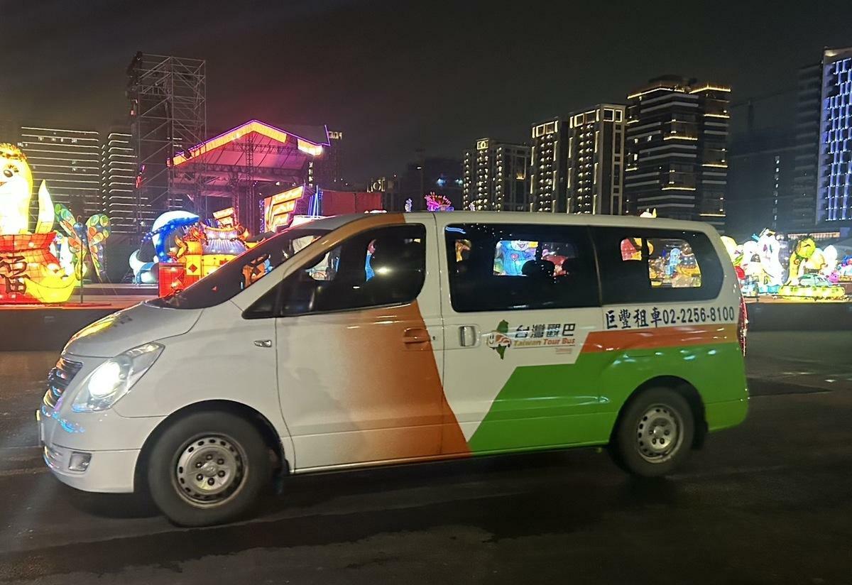台灣觀巴於2025臺灣燈會期間天天出發。 圖：交通部觀光署/提供