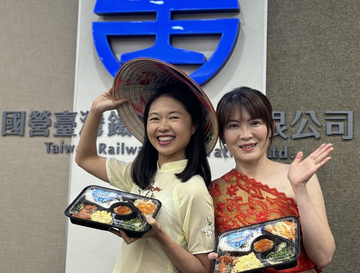 除此之外，還有酥脆美味的泰式蝦餅、濃郁的蝦醬高麗菜、色彩鮮豔的甜椒炒蛋，以及營養豐富的鮮香菇炒小豆苗。 圖：台鐵公司／提供