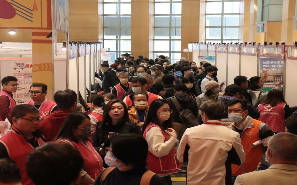 新北年後首場就博會求職者眾 初媒合率達51.6%