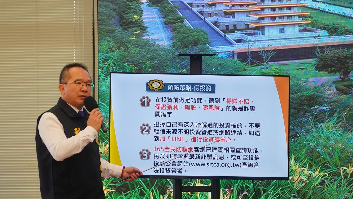 高市刑大副大隊長許志雄宣導反詐。 圖：高雄市警察局/提供