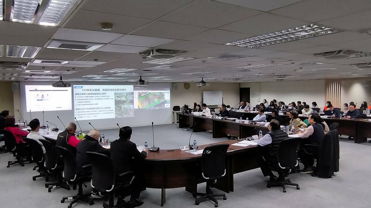高市都發局舉辦「高雄亞洲新灣區」特倉1-BCD土地使用發展座談會。 圖：孫家銘攝