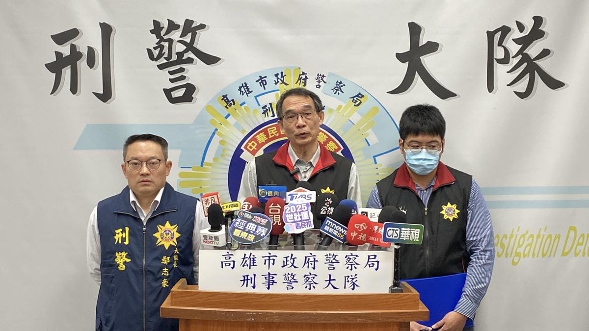 高市警刑事鑑識中心主任謝東和(中)證實在張嫌住處找到分屍工具。 圖：高雄市刑大提供