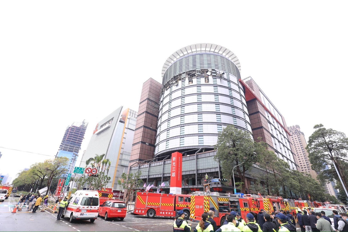 台中新光三越百貨中港店13日發生氣爆。 圖：擷自盧秀燕臉書