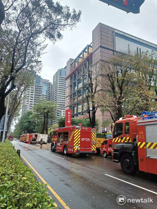 新光三越百貨台中中港店發生氣爆意外，周邊道路實施交通管制。 圖：唐復年/攝