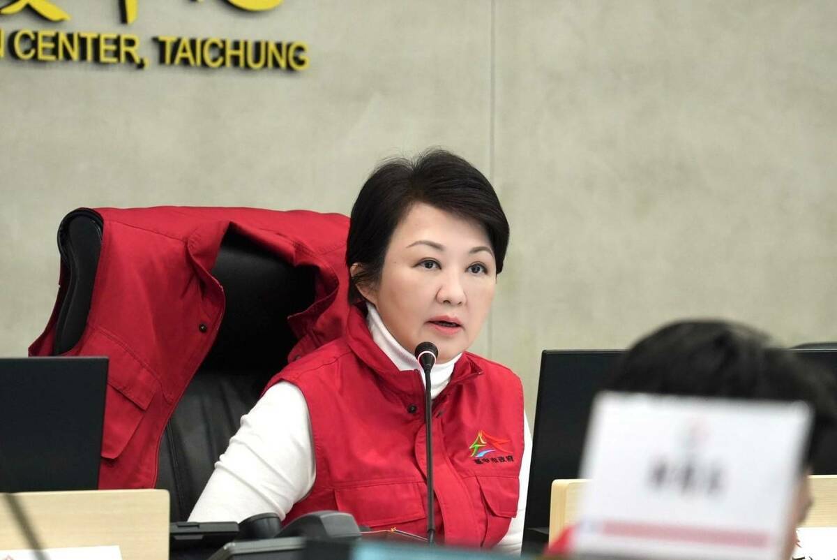 台中市新光三越百貨13日發生氣爆意外，造成4死30傷。市長盧秀燕表示，市府將全力協助罹難、受傷者的後續喪葬、醫療事宜。 圖：台中市政府提供