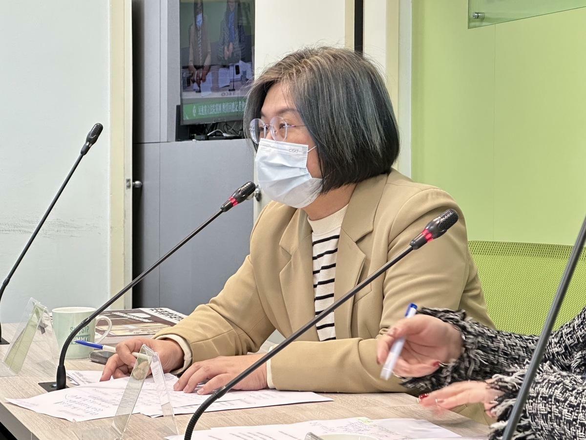 民進黨團書記長陳培瑜批評，吳春城利用「壯世代」寄生國會，不僅賺十代、更可賺百代。 圖：金大鈞／攝