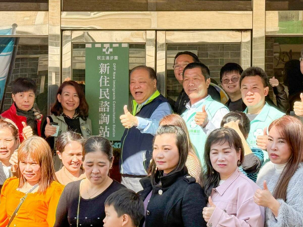 民進黨澎湖「新住民諮詢站」首度揭牌。 圖：民進黨提供