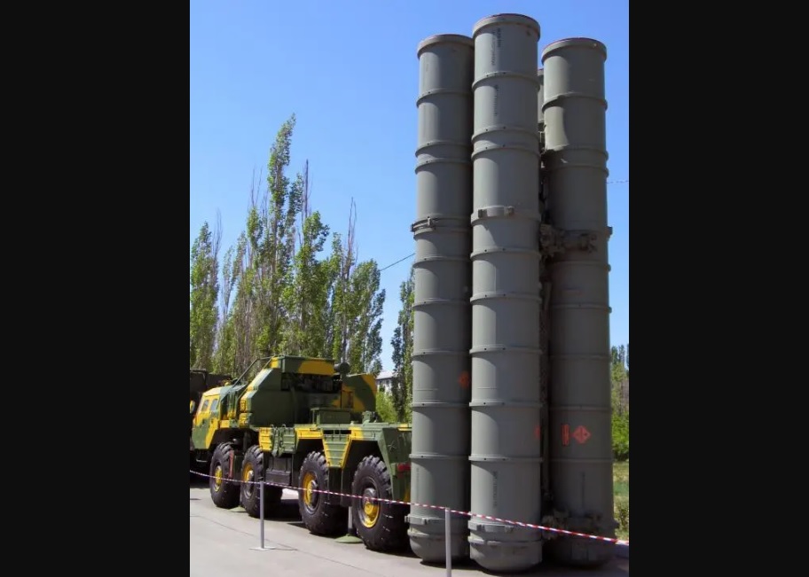 曾經俄軍的「防空王牌」 S-300 已跌落神壇，花費近千億購買多套系統的中國則透過系統升級等方式，避免投資遭到浪費。 圖：翻攝自 藍星筆記