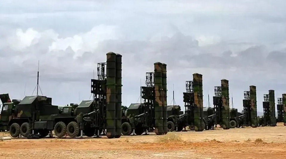中國透過對 S-300 進行「逆向研發」，最終推出國產的「紅旗-9 」防空系統。 圖：翻攝自 藍星筆記