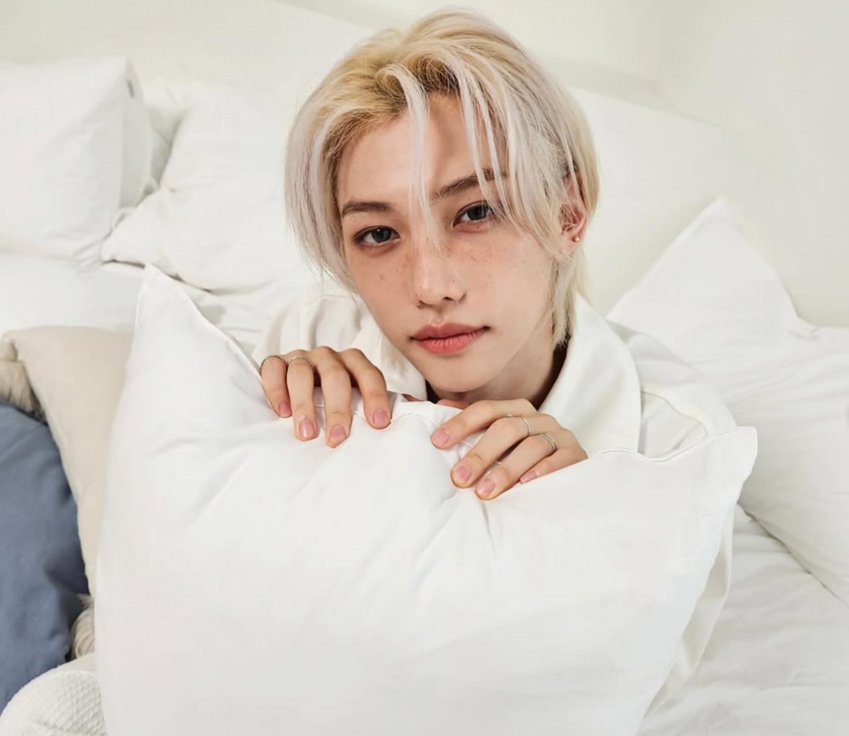 Felix昨(16)日搭乘的車輛與巴士發生擦撞事故，送醫後確認是手部骨折，需要時間休養，因此宣布「工作將暫停一段時間」。 圖：翻攝自Felix IG