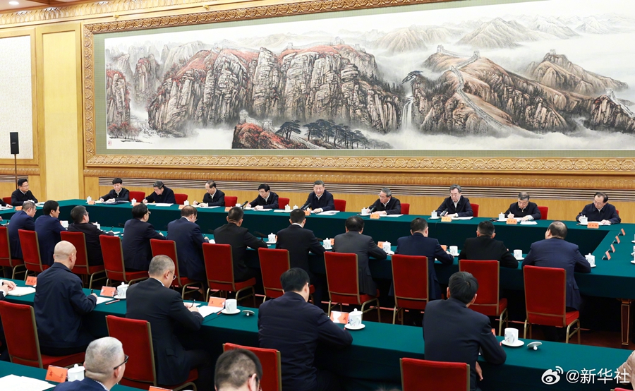 中國國家主席習近平17日出席民營企業座談會，與包括阿里巴巴創辦人馬雲在內的企業家會面，並發表講話。 圖：翻攝新華網