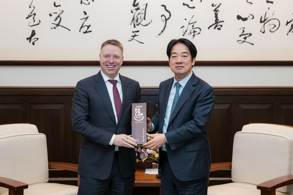 總統賴清德17日上午接見美國前白宮副國安顧問博明（Matthew Pottinger）等人 圖：總統府提供