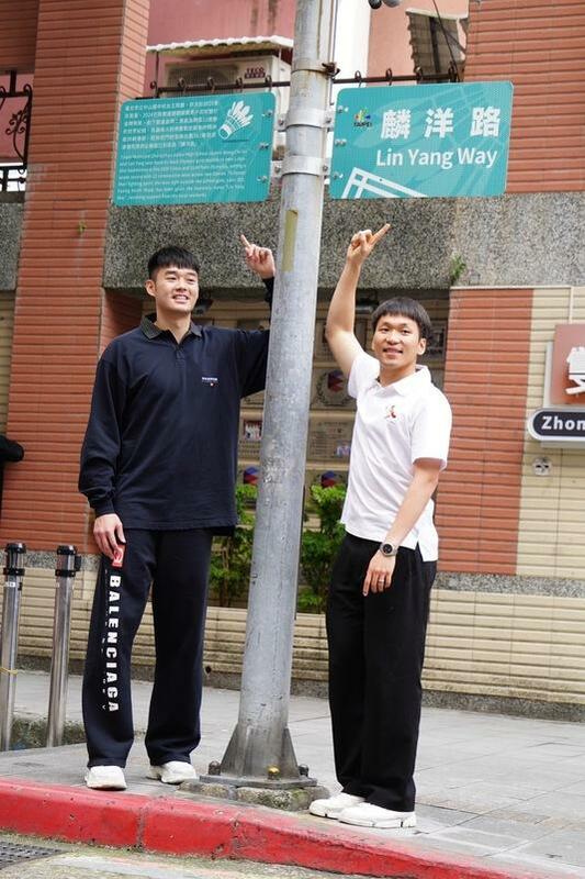 「麟洋路」揭牌，王齊麟（左）、李洋（右）出席儀式。 圖：台北市政府 / 提供