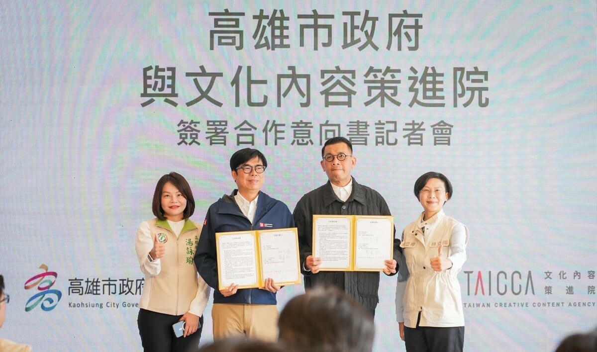 林岱樺(右一)見證高市府與文策院簽署合作意向書。 圖：林岱樺服務團隊/提供