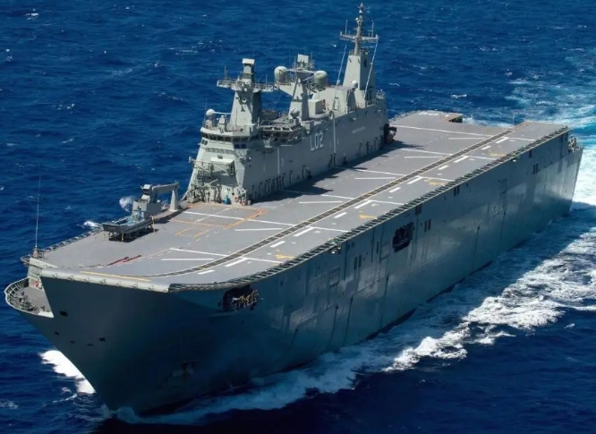 澳洲兩棲攻擊艦。 圖 : 翻攝自騰訊網/李春光