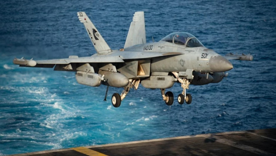 2 月 12 日，美國海軍也「跟上節奏」，在加州發生 EA-18G 電子戰機墜毀事件，使得美軍在短期內共損失四架飛機。 圖:翻攝自騰訊網