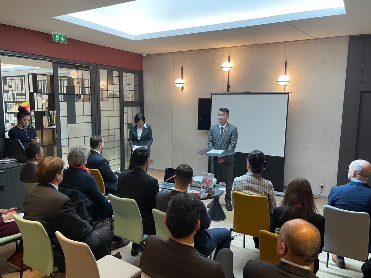 桃園市副秘書長金志聿率市府團隊與法國產業交流探討台法在智慧城市發展、低軌衛星等前瞻科技的合作契機。 圖：桃園市政府/提供