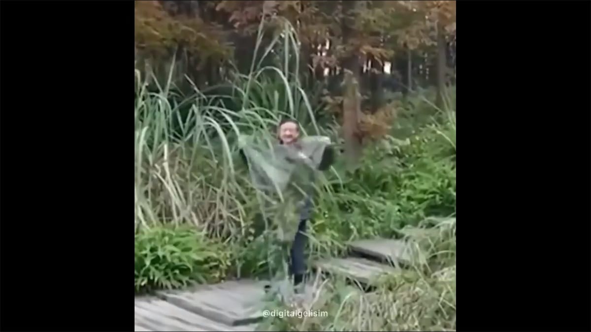 隱形材料甚至被製成布料，讓「隱形斗篷」成為現實。 圖：擷取自 @InterestingSTEM X 分享影片