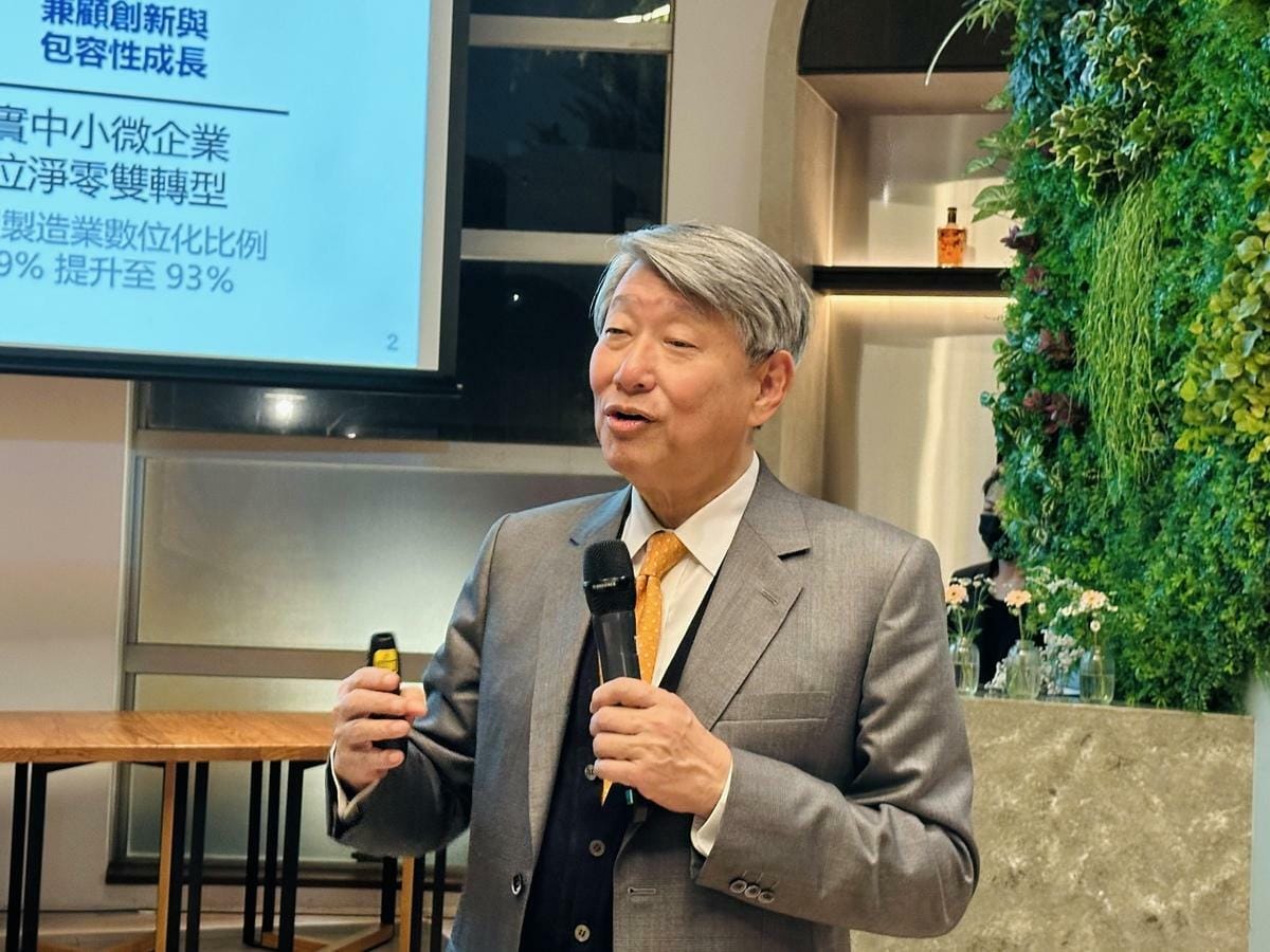 經濟部長郭智輝20日在一場春酒餐敘當中，提出目前經濟部針對能源配比問題。 圖：朱蒲青/攝