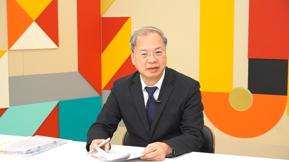 行政院秘書長龔明鑫今（21）天接受網路節目「官我什麼事」專訪。 圖：自由時報提供