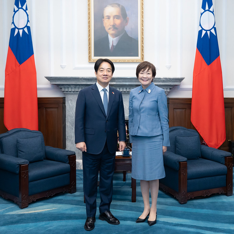 賴清德總統今（21）日接見日本故前首相安倍晉三夫人安倍昭惠女士，感謝昭惠夫人繼承安倍前首相的理念，為區域和平與繁榮帶來溫柔而堅毅的力量，並呼籲各方持續關切台海和平。 圖：總統府提供