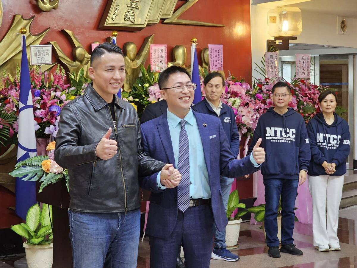 新北市議會國民黨團書記長一職由陳偉杰交棒給王威元接任。 圖：林昀真/攝