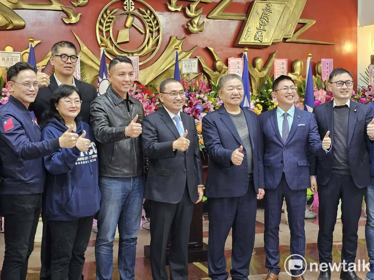 侯友宜出席黨團幹部交接典禮，期許府會和諧、加速新北發展。 圖：林昀真/攝