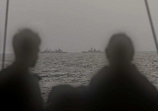 澳大利亞皇家海軍水手在昆士蘭外海（塔斯曼海）監視中國海軍。 圖：澳洲國防部