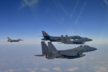 面對美軍與南韓的聯合演習，北韓官媒《朝中社》發表文章批評，認為美國的相關行動明顯屬於「雙標」，強調北韓將會採取戰略手段進行回應。 圖：翻攝自 @INDOPACOM X 帳號
