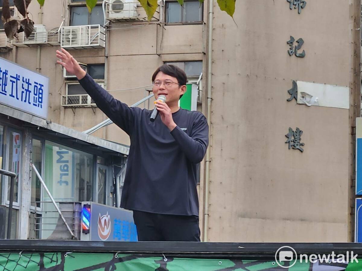 民眾黨主席黃國昌出席「護民主、反威權」掃除綠衛兵誓師大會。 圖：黃建豪/攝
