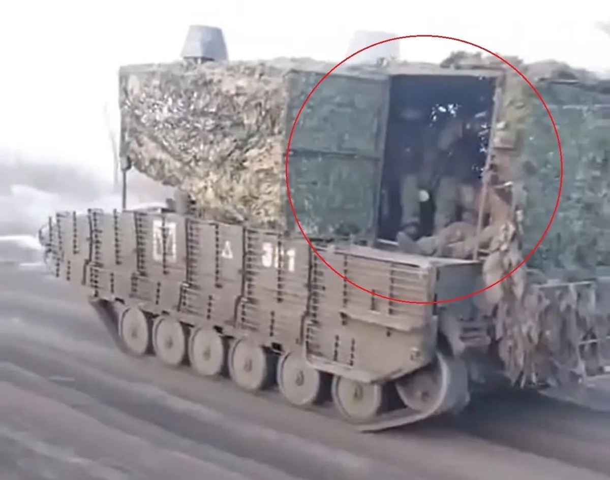俄烏戰爭曝出BMP-2裝甲運兵車的設計有問題。 翻攝自 defence blog