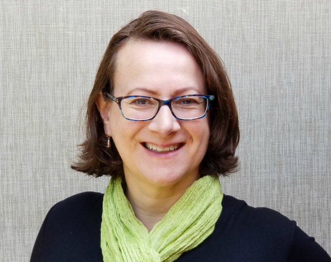美國前史丹福大學的學術打假人士伊麗莎白 · 比克（Elisabeth Bik）發現，這些造假的論文多數由「論文工廠」批量生產。此類現象在一線城市醫院同樣存在，但基層醫療機構的制度性缺陷，更容易滋生大規模造假。 圖:擷自X帳號@RetractionWatch