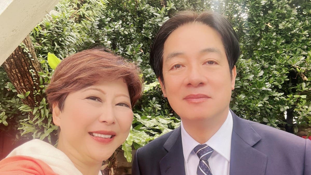 民進黨立委陳亭妃昨日分享與總統賴清德合影。 圖：翻攝陳亭妃臉書（資料照）
