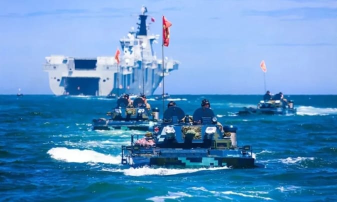 解放軍兩棲合成旅演練登陸作戰，威脅台海安全。 圖 : 翻攝自解放軍東部戰區