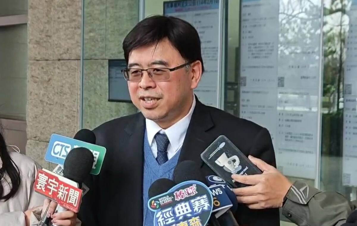 人權法官錢建榮退休後轉任律師後，加入鄭文燦律師團，首次上場辯護。 圖：林昀真/翻攝（資料照）