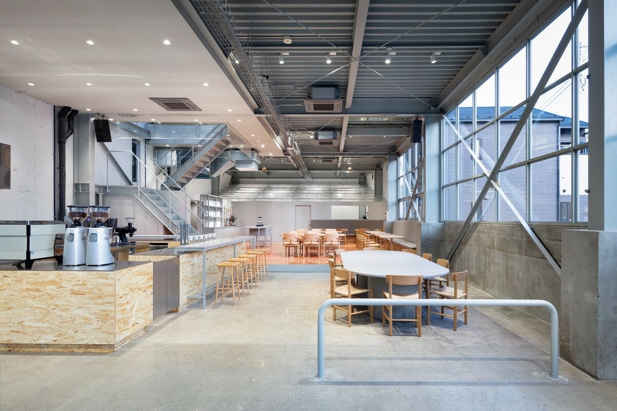 白色為主調的設計營造Blue Bottle Coffee的純靜氛圍。 圖：photo Takumi Ota／提供