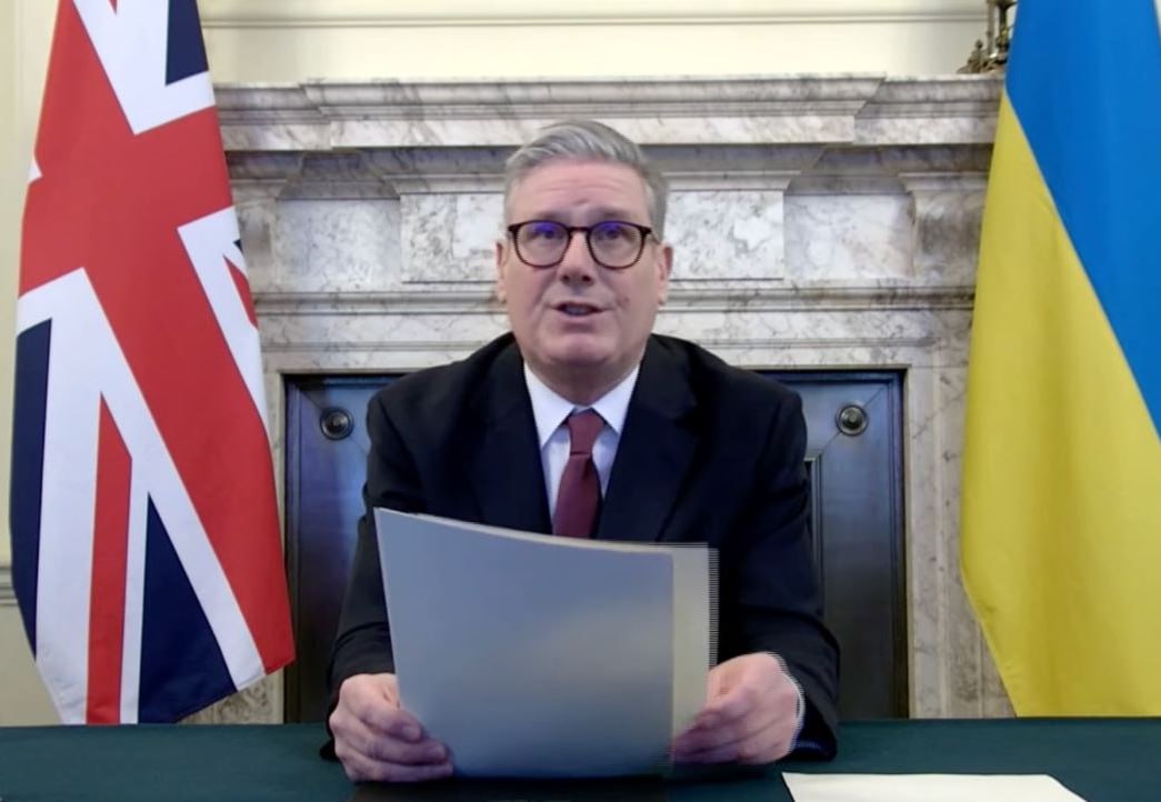 英國首相斯塔莫宣布向烏克蘭提供創紀錄的 45 億英鎊軍事援助。 圖：截自「x」@nexta_tv