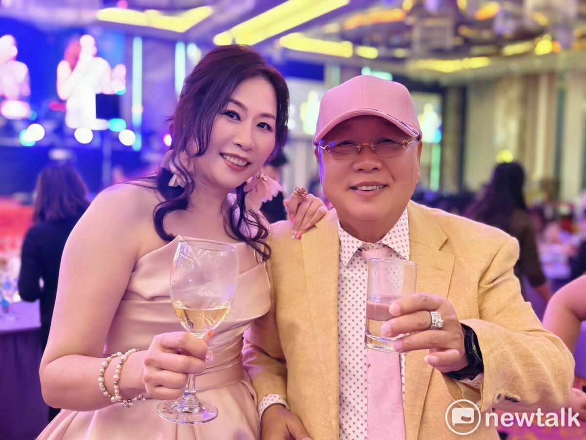 葳格創辦人袁昶平與執行董事吳菀庭去年結婚後，首度在大型活動公開亮相，「閃」爆全場！ 圖：唐復年/攝