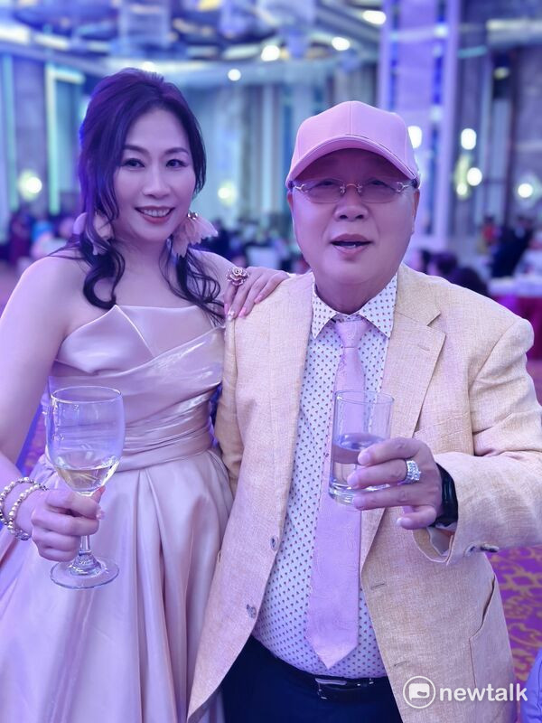 葳格創辦人袁昶平與執行董事吳菀庭去年結婚後，首度在大型活動公開亮相，「閃」爆全場！ 圖：唐復年/攝