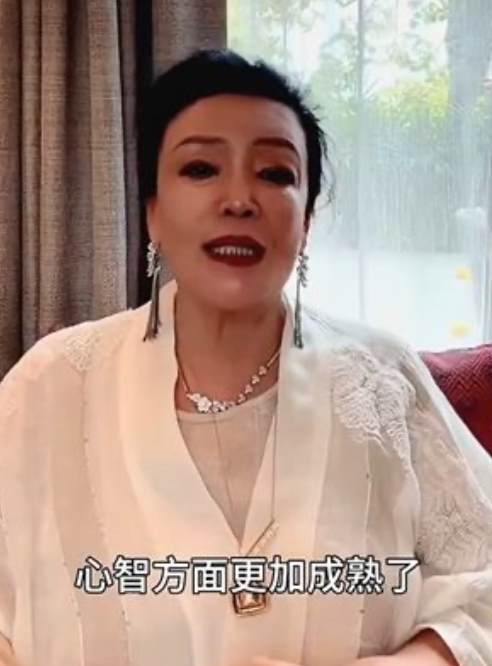 張蘭轉戰其他平台繼續直播，還疑似想建立「善良、正能量」的新人設。 圖：翻攝自微博