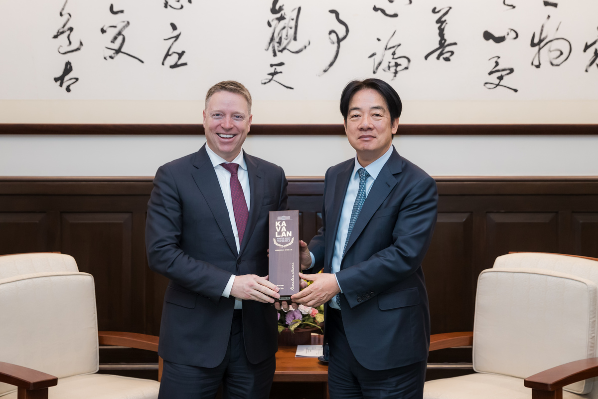 賴清德總統於17日接見美國前白宮副國安顧問博明(左）。 圖：總統府/提供