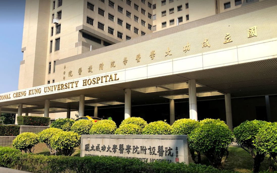 衛福部澄清「高雄病患轉院事件」實發生於台南成大醫院，因ICU滿床轉至斗六分院，患者隔日不治，強調轉診過程無延誤。 圖：翻攝自Google Map