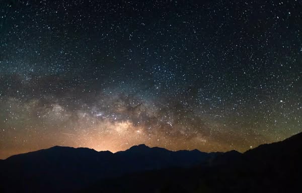 百年罕見的「七星連珠」，將吸引許多天文愛好者與遊客前往合歡山觀賞追星。因此，太魯閣國家公園管理處也提供5大賞星攻略，提醒民眾留意。 圖：翻攝自太魯閣國家公園臉書