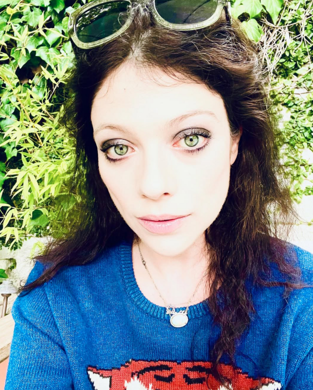 蜜雪兒雀柏格近期發出的照片中，明顯看到臉色蒼白、臉頰消瘦，還疑似有脫髮問題，但她否認此事，聲稱自己「健康又快樂」。 圖：翻攝自蜜雪兒雀柏格IG