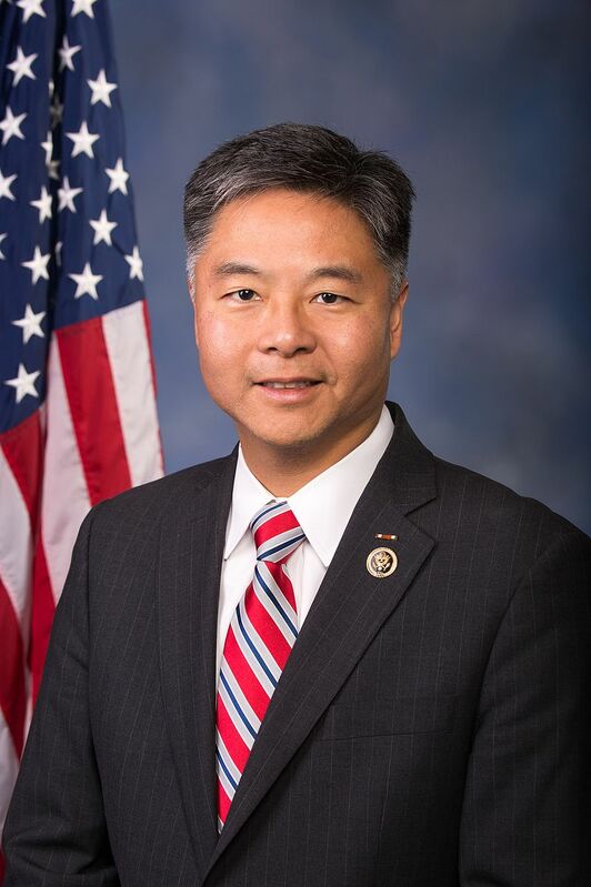 美國民主黨台裔聯邦眾議員劉雲平近日批評總統川普「不分青紅皂白加徵關稅，導致物價上漲、通貨膨脹加劇」。 圖：維基百科／公有領域