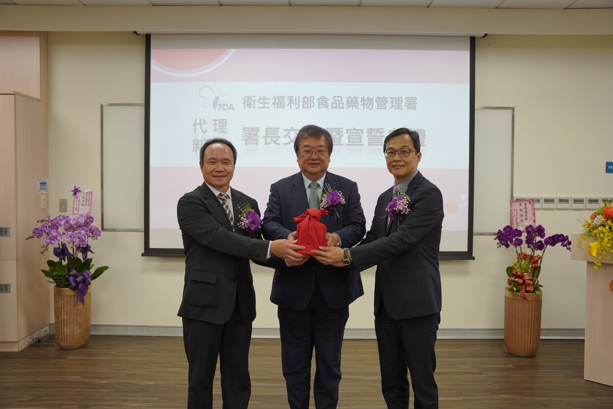 台大毒理專家姜至剛接任食藥署長，邱泰源讚其具三大專業。 圖：食藥署 / 提供