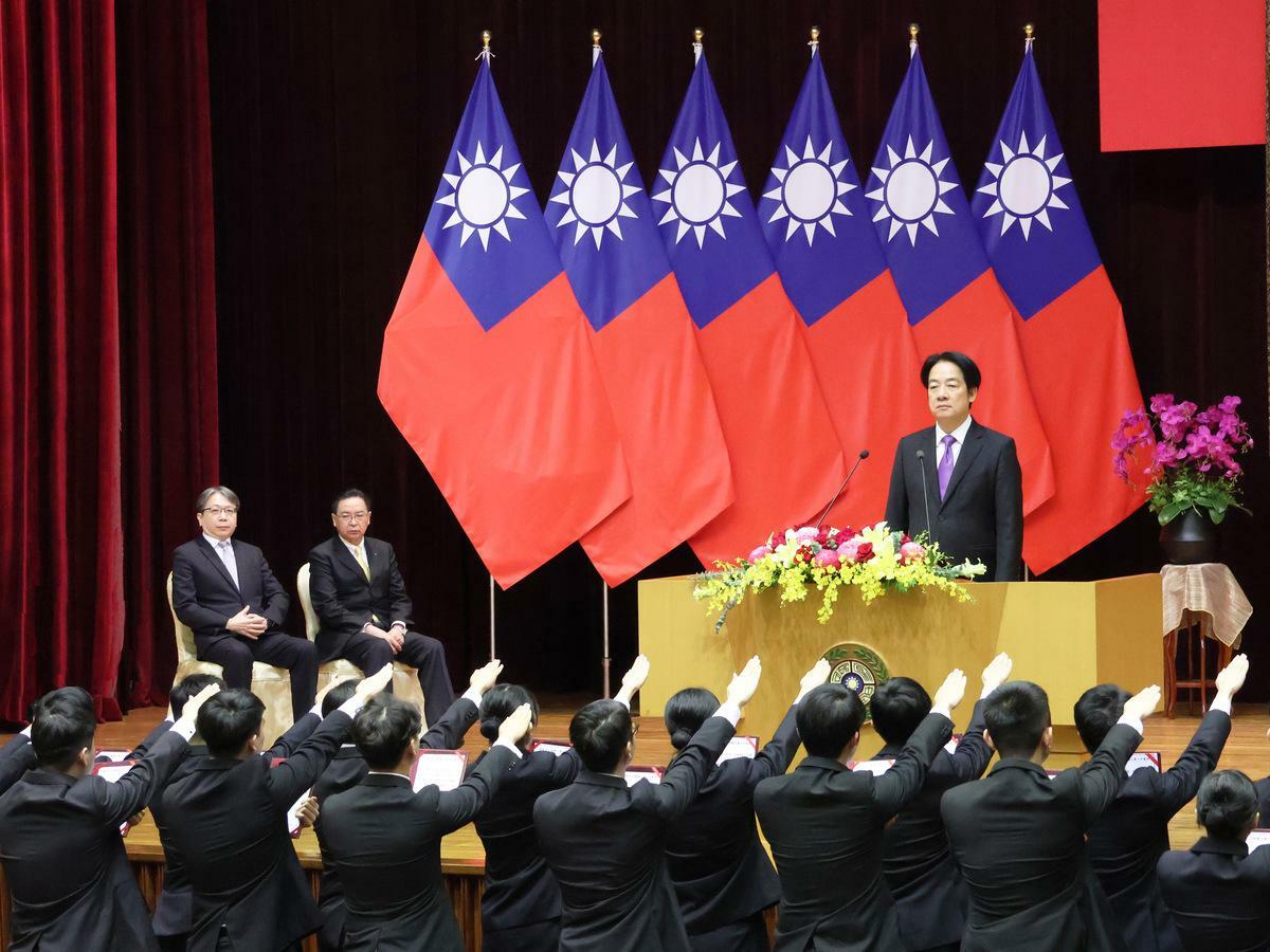 賴清德總統監誓國家安全情報幹部訓練班第25期結訓學員完成宣誓。 圖：國安局提供